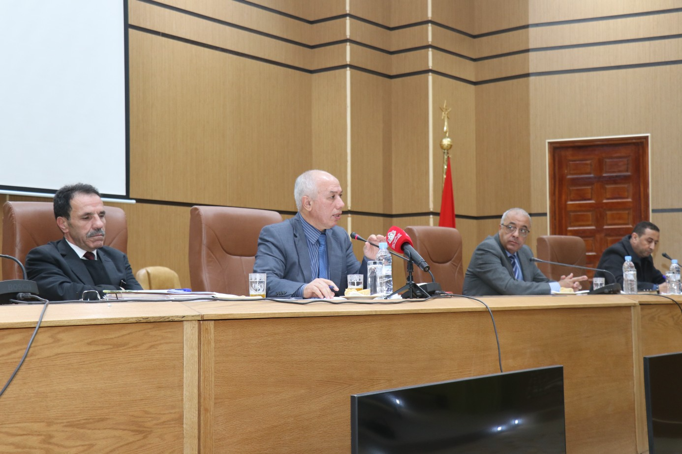 المجلس الإقليمي لخنيفرة يصادق على اتفاقيات شراكة لتعزيز القطاع الصحي بالموارد البشرية